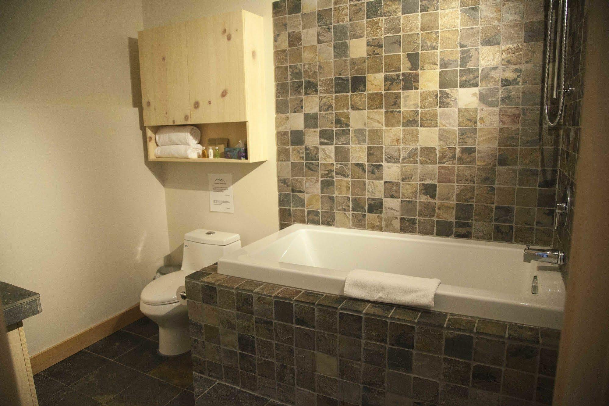 Eco Spa Highland Grenville-Sur-La-Rouge Ngoại thất bức ảnh